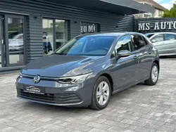 Grau Gebraucht 2023 VW Golf VIII Life Limousine | 20.950 € (Fairer Preis)