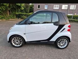 Weiß Gebraucht 2011 Smart ForTwo Coupé Coupé | 3.200 € (Fairer Preis)