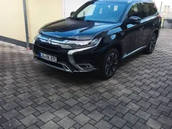Schwarz Gebraucht 2021 Mitsubishi Outlander P-HEV SUV | 28.900 € (Etwas zu teuer)