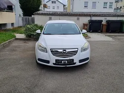 Weiß Gebraucht 2009 Opel Insignia Limousine | 3.499 € (Guter Preis)