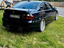Schwarz Gebraucht 2005 BMW 330 Limousine | 10.000 € (Etwas zu teuer)