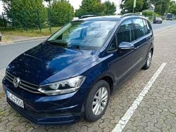 Blau Gebraucht 2016 VW Touran Comfortline Van / Kleinbus | 17.600 € (Fairer Preis)