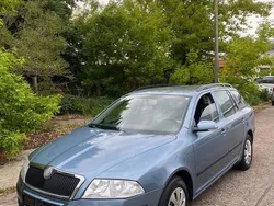 Grau Gebraucht 2007 Skoda Octavia Kombi | 3.300 € (Teuer)