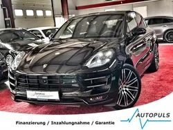 Tiefschwarzmetallic Gebraucht 2016 Porsche Macan Turbo Sport SUV | 46.980 € (Fairer Preis)