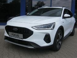 Weiß Gebraucht 2022 Ford Focus Active Limousine | 20.890 € (Etwas zu teuer)