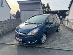 Blau Gebraucht 2017 Opel Meriva drive Van / Kleinbus | 11.900 € (Etwas zu teuer)