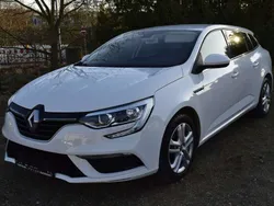 Gletscherweiss Gebraucht 2018 Renault Mégane GrandTour Kombi | 9.000 € (Guter Preis)