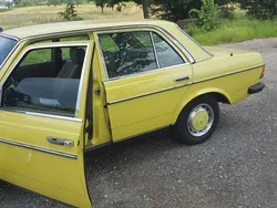 Gelb Gebraucht 1979 Mercedes 230 Limousine | 10.990 €