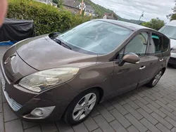Braun Gebraucht 2010 Renault Grand Scénic III Luxe Van / Kleinbus | 3.300 € (Guter Preis)