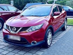 Rot Gebraucht 2015 Nissan Qashqai SUV | 8.999 €