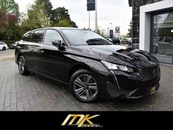 Perla nera schwarz (metallic) Gebraucht 2024 Peugeot 308 Allure Kombi | 18.989 € (Superpreis)