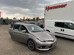 Braun Gebraucht 2015 Toyota Auris Design Limousine | 9.999 € (Guter Preis)