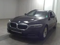 Saphirschwarz metallic Gebraucht 2022 BMW 530 Kombi | 42.530 € (Teuer)