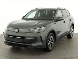 Cipressinogrün metallic Neu 2025 VW Tiguan Life SUV | 38.495 € (Superpreis)