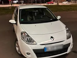 Weiß Gebraucht 2009 Renault Clio II Kleinwagen | 1.900 € (Etwas zu teuer)