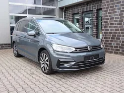 Grau Gebraucht 2024 VW Touran Highline Van / Kleinbus | 37.490 € (Etwas zu teuer)