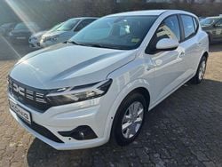 Weiß Gebraucht 2023 Dacia Sandero Expression Limousine | 13.998 € (Guter Preis)