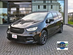 Schwarz Gebraucht 2021 Chrysler Pacifica Touring SUV | 43.990 € (Etwas zu teuer)
