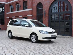 Beige Gebraucht 2019 VW Sharan Van / Kleinbus | 9.900 € (Fairer Preis)