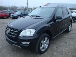 Schwarz Gebraucht 2010 Mercedes ML350 SUV | 12.950 € (Fairer Preis)