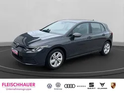 Grau Gebraucht 2022 VW Golf VIII Life Limousine | 18.990 € (Fairer Preis)