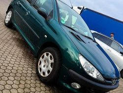 Grün Gebraucht 2005 Peugeot 206 Kleinwagen | 1.000 €