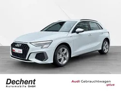 Gletscherweiß metallic Gebraucht 2023 Audi A3 Sportback e-tron S-Line Limousine | 32.870 € (Etwas zu teuer)