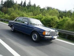 Blau Gebraucht 1984 Mercedes E300 Limousine | 9.000 €