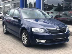 Blau Gebraucht 2013 Skoda Octavia Kombi | 12.990 € (Fairer Preis)