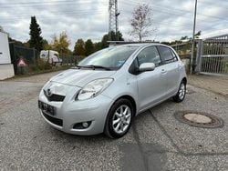 Silber Gebraucht 2012 Daihatsu Charade Kleinwagen | 5.990 €