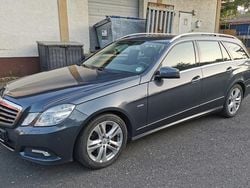 Grau Gebraucht 2010 Mercedes E250 Avantgarde Kombi | 4.400 € (Fairer Preis)
