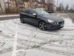 Grau Gebraucht 2012 Volvo V60 R-Design Kombi | 9.500 € (Etwas zu teuer)