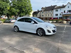 Weiß Gebraucht 2012 Opel Corsa Edition Kleinwagen | 5.900 € (Etwas zu teuer)