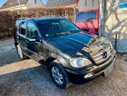 Schwarz Gebraucht 2005 Mercedes ML270 Edition SUV | 4.499 € (Fairer Preis)