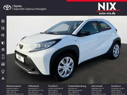 Schneeweiß Gebraucht 2024 Toyota Aygo X-play Kleinwagen | 14.490 € (Fairer Preis)