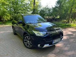 Schwarz Gebraucht 2015 Mitsubishi Outlander P-HEV Top SUV | 10.999 € (Fairer Preis)