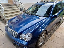 Blau Gebraucht 2004 Mercedes C220 Classic Kombi | 10.990 €