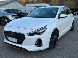Weiß Gebraucht 2017 Hyundai i30 Premium Limousine | 15.899 € (Fairer Preis)