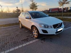 Weiß Gebraucht 2012 Volvo XC60 Momentum SUV | 14.200 € (Etwas zu teuer)