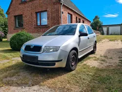 Silber Gebraucht 2002 Skoda Fabia Kleinwagen | 1.850 €