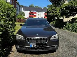 Grau Gebraucht 2010 BMW 750 Limousine | 5.500 €