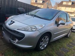 Silber Gebraucht 2008 Peugeot 207 Kleinwagen | 3.600 € (Etwas zu teuer)