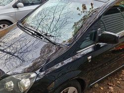 Schwarz Gebraucht 2010 Opel Zafira Edition Van / Kleinbus | 2.799 € (Fairer Preis)