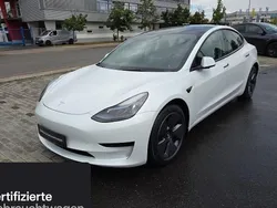 Weiß Gebraucht 2022 Tesla Model 3 Limousine | 29.700 € (Fairer Preis)