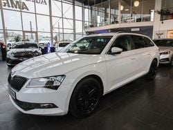Weiß Gebraucht 2016 Skoda Superb Ambition Kombi | 12.499 € (Fairer Preis)