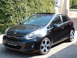 Schwarz Gebraucht 2014 Kia Rio Platinum Edition Limousine | 8.840 € (Fairer Preis)