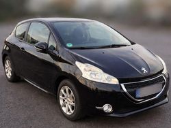 Schwarz Gebraucht 2013 Peugeot 208 Active Kleinwagen | 3.600 € (Etwas zu teuer)