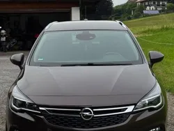 Braun Gebraucht 2017 Opel Astra Edition Kombi | 8.000 € (Etwas zu teuer)