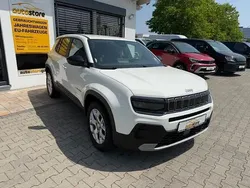 Solid white/weiß Gebraucht 2023 Jeep Avenger Altitude SUV | 19.900 € (Fairer Preis)