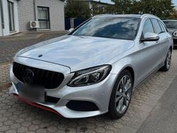 Silber Gebraucht 2015 Mercedes 300 Kombi | 19.300 €